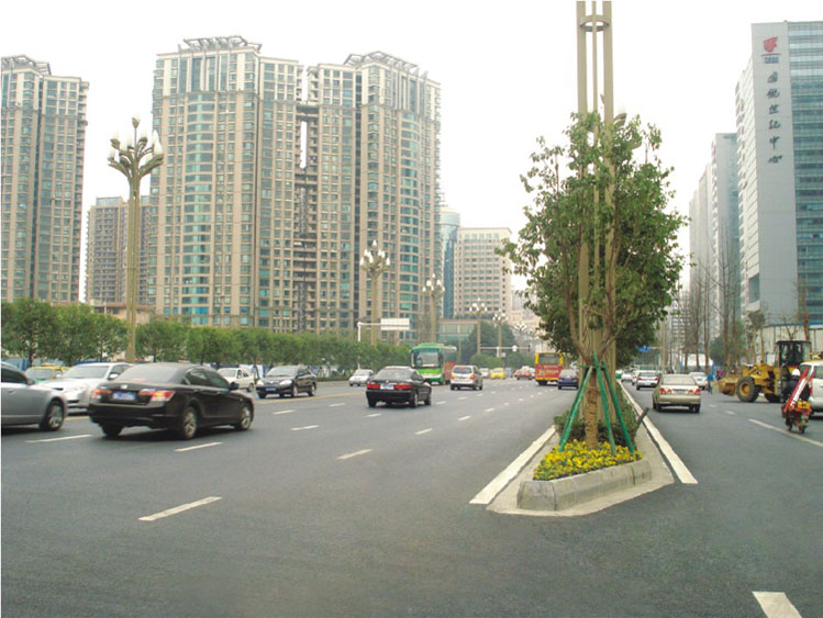 公司铺设的成都人民南路沥青路面